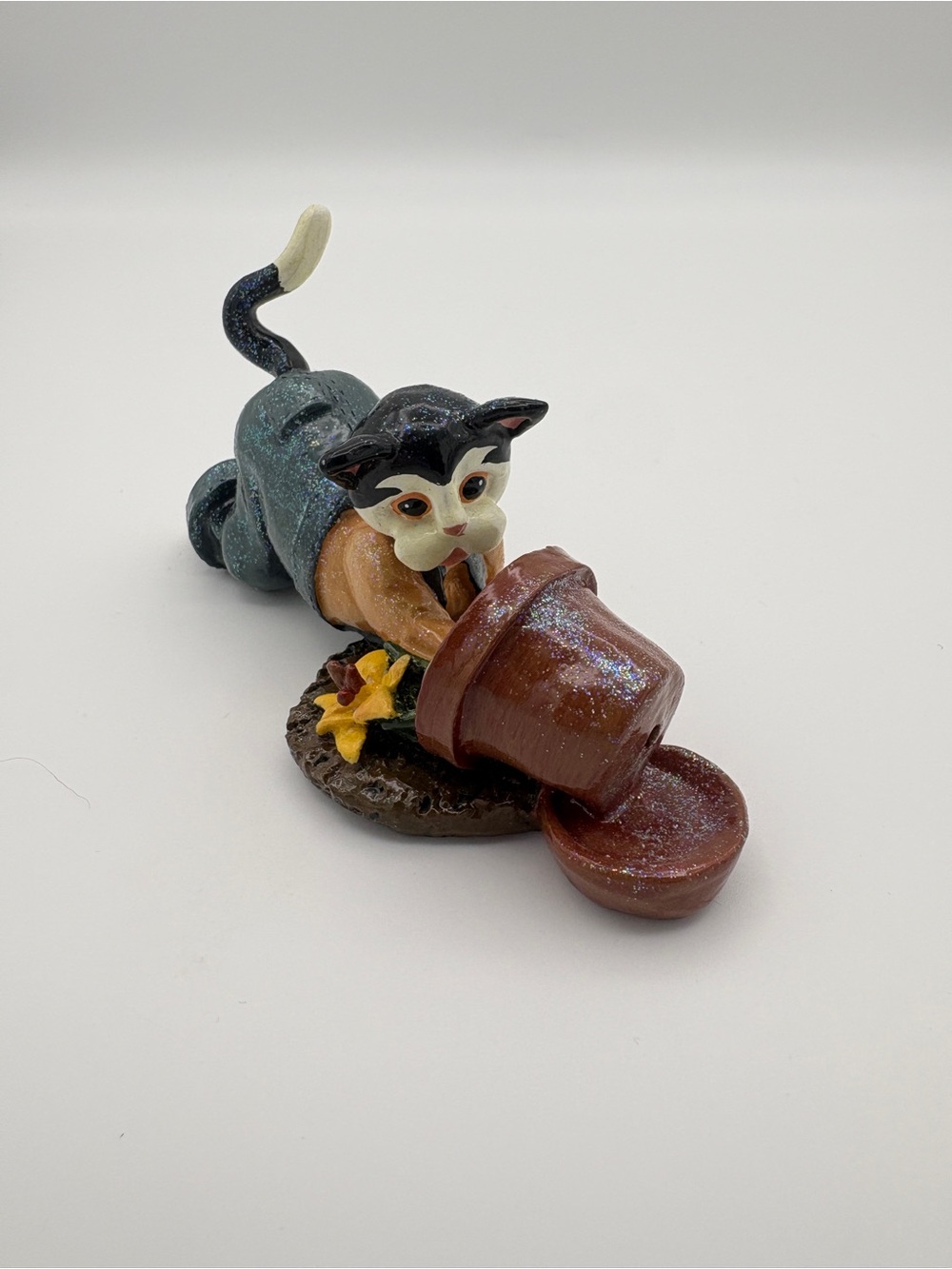 Cat digging in Flower Pot  Donna Little Kitt'in Littles by Enesco Figurine 1998